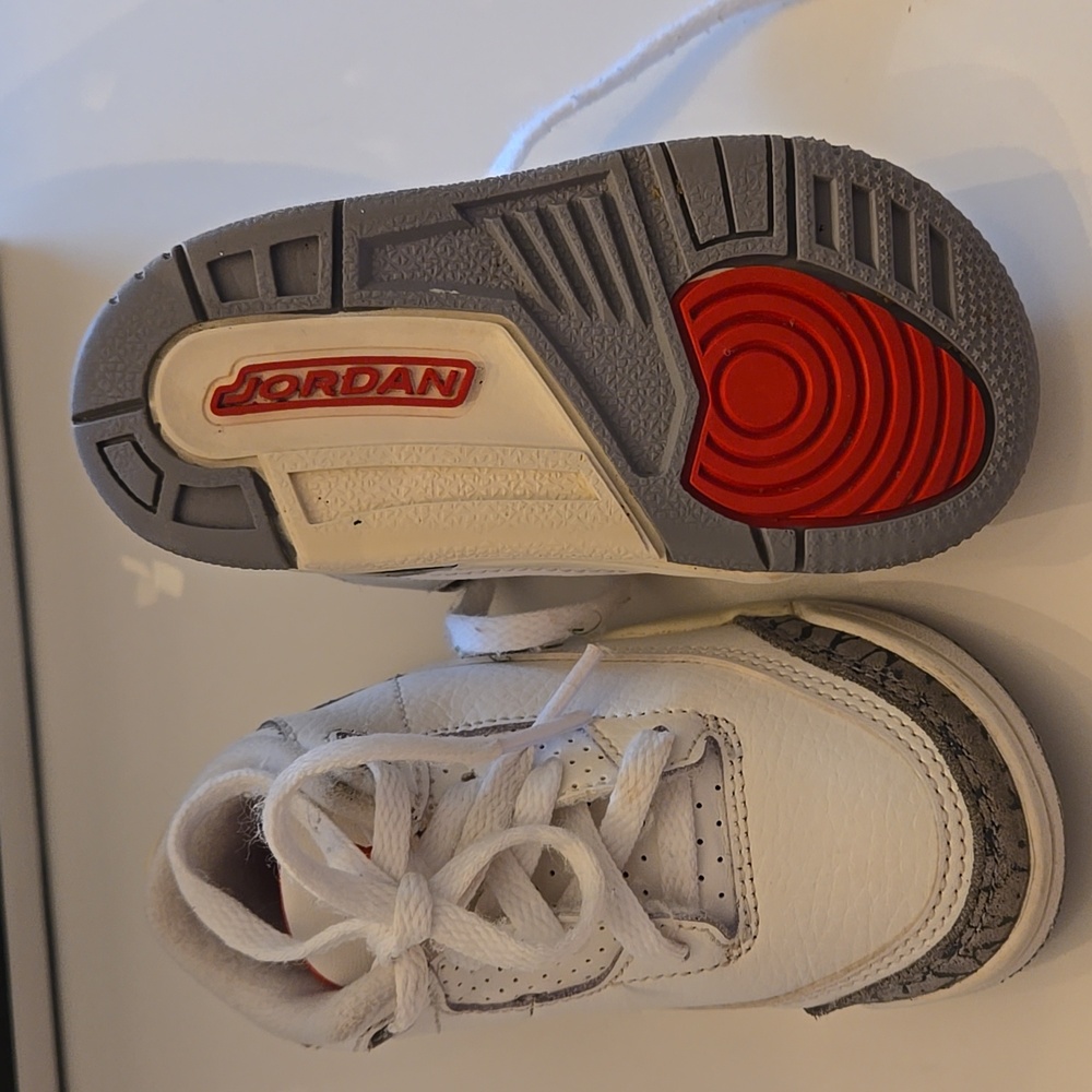 Sneakers - Picture 8 of 9
